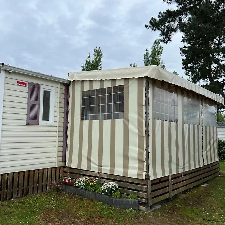 Mobil A Dans Camping 캠프장 프레파이유